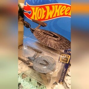 Hot Wheels Star Trek  Starship Vengence Model NIB rare Find